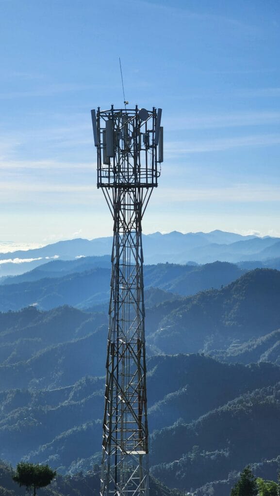 Antena-de-Sinal-6G-1-577x1024 5 Tendências Tecnológicas que Vão Dominar 2025