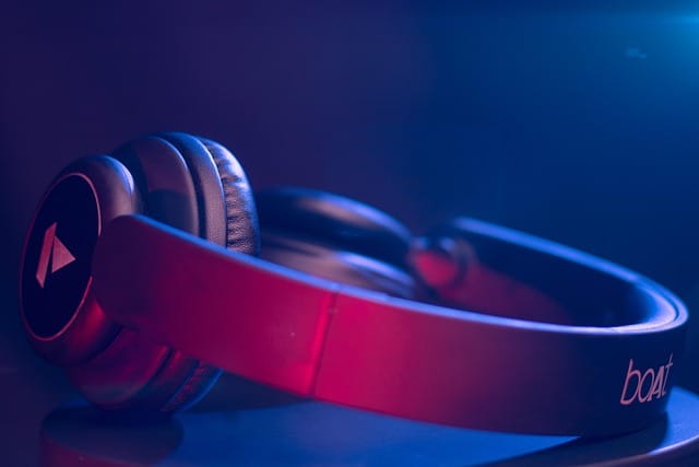 Melhores fones de ouvido com cancelamento de ruído e som marcante.