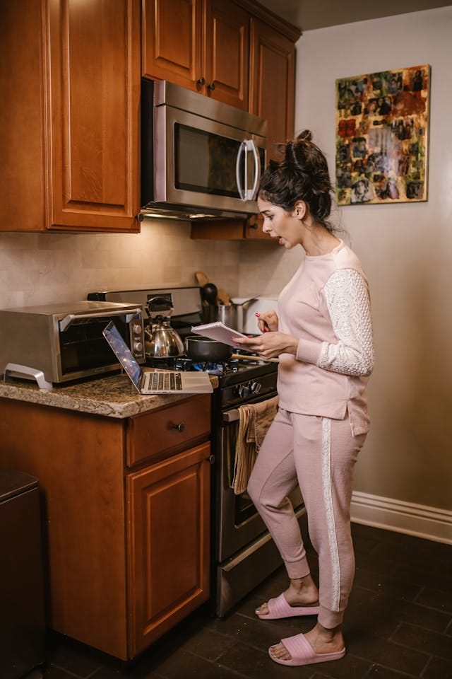 pexels-rdne-6517191 Gadgets para Casa Inteligente: 10 Dispositivos Que Vão Transformar Seu Lar em 2025