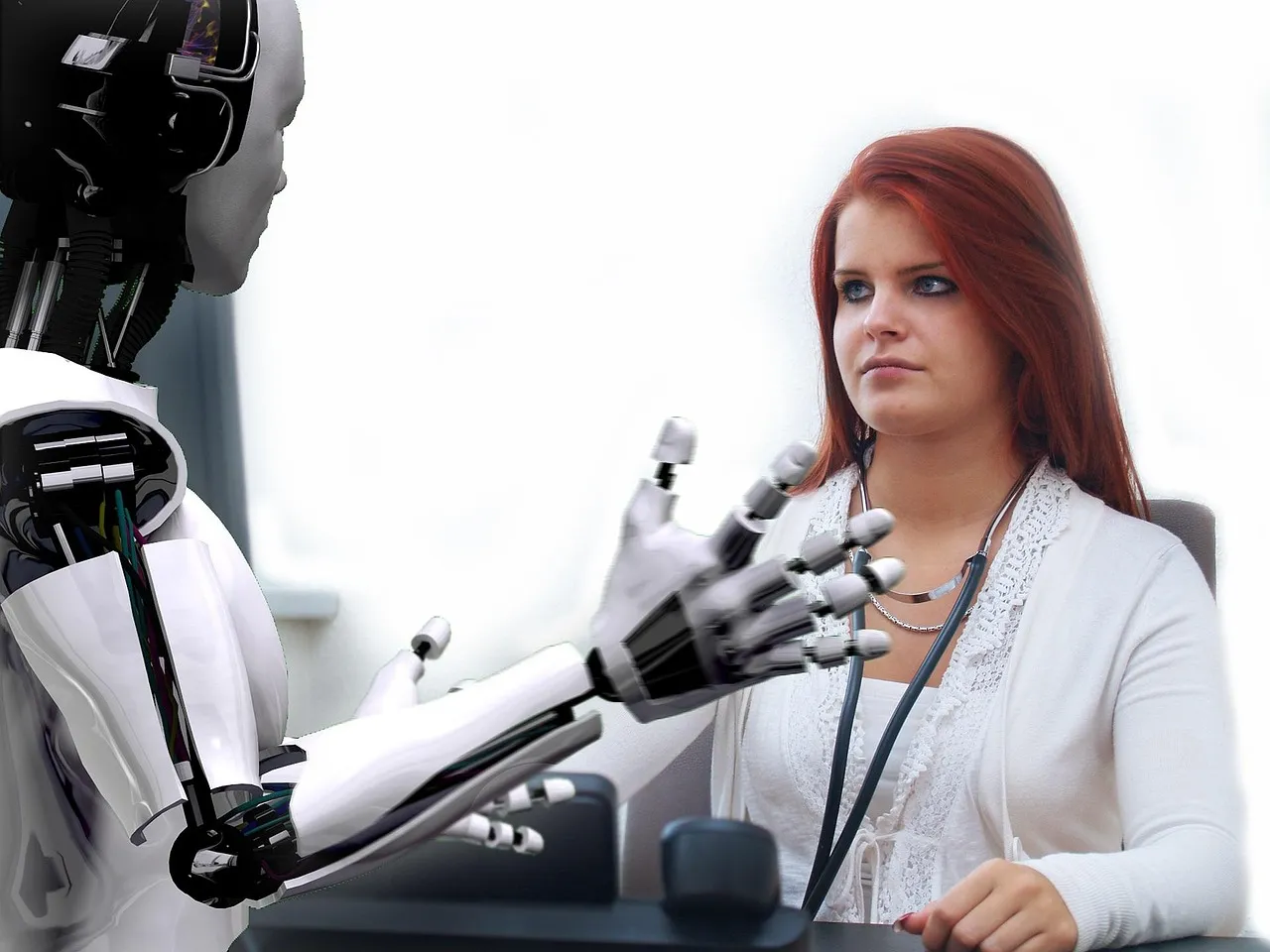 Robô humanoide conversando com humana.