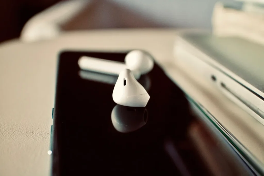 earbuds-5991409_1280-1024x682 Gadgets com IA embarcada que facilitam o seu dia a dia