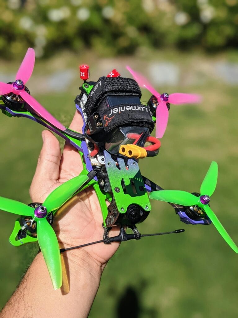 pexels-flyandi-fpv-271244310-12888551-768x1024 Tudo sobre Drones FPV - Guia Completo para Iniciantes