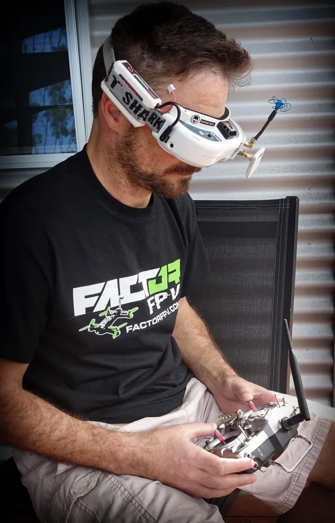 pilot-2272298_1280-656x1024 Tudo sobre Drones FPV - Guia Completo para Iniciantes