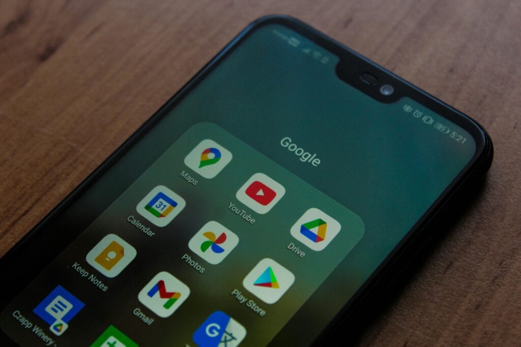 pexels-czapp-arpad-3647289-10774600-1-1024x683 Android ou iOS? Qual Sistema é Melhor Para Você?